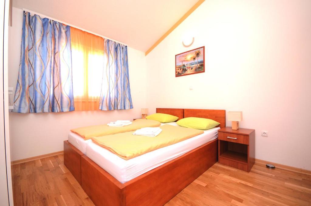 Apartments And Rooms Stipe Podstrana Rum bild
